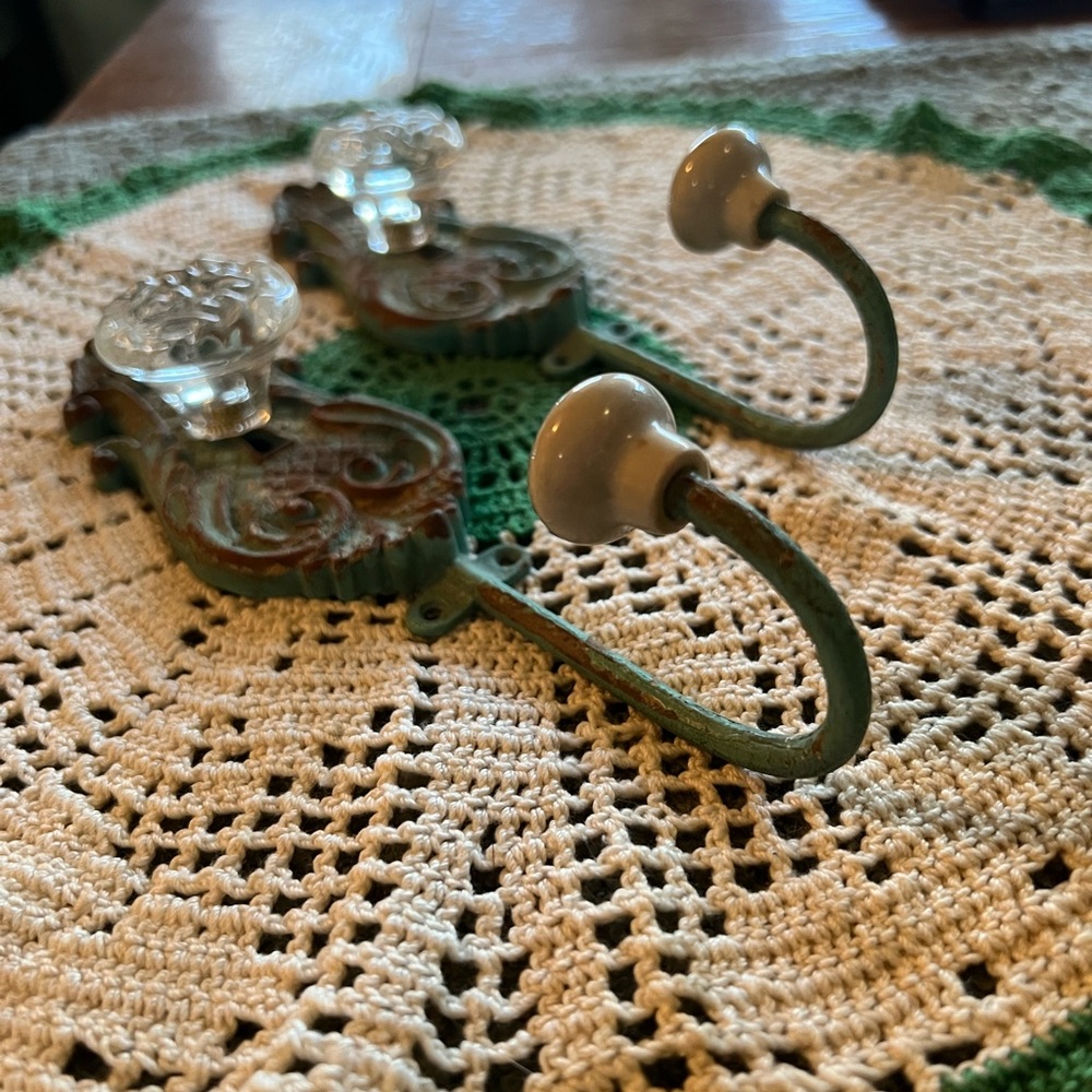 Vintage-Style Wall Hooks with Glass Looking Knobs